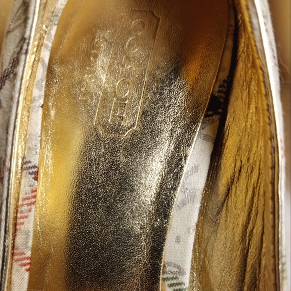 Coach Corey Letter Graffiti Pumps - Picture 9 of 16